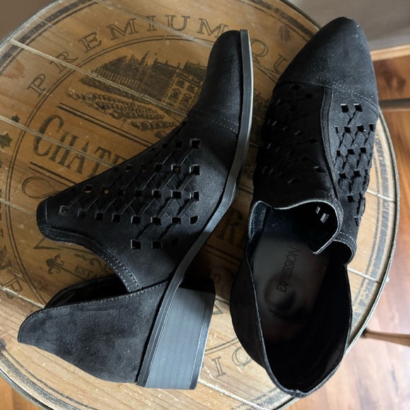 Expression ankle boot. Sz 9 - Picture 8 of 11
